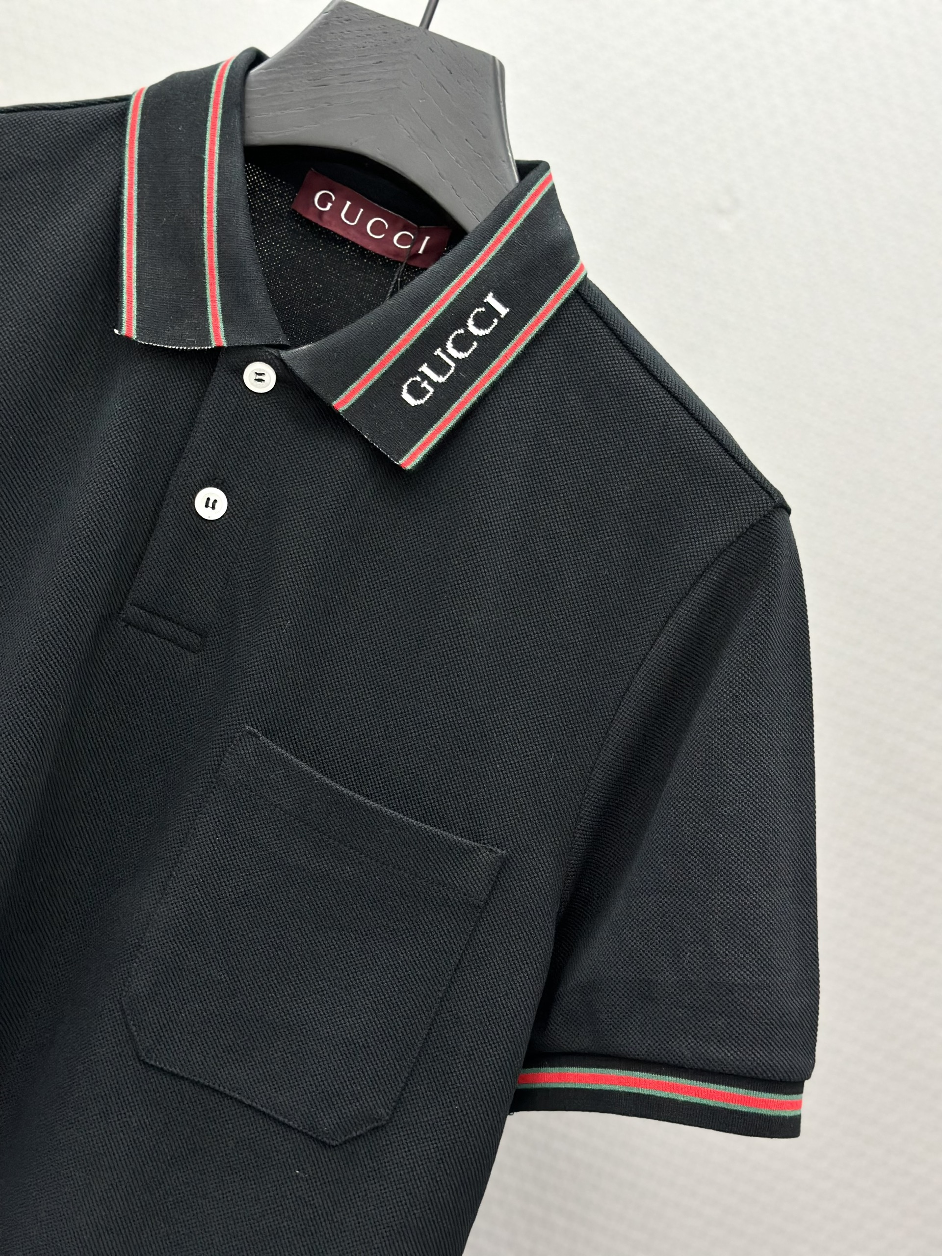 Áo polo Gucci GC logo cổ kẻ viền Đỏ Like Auth 1-1 on web VTN